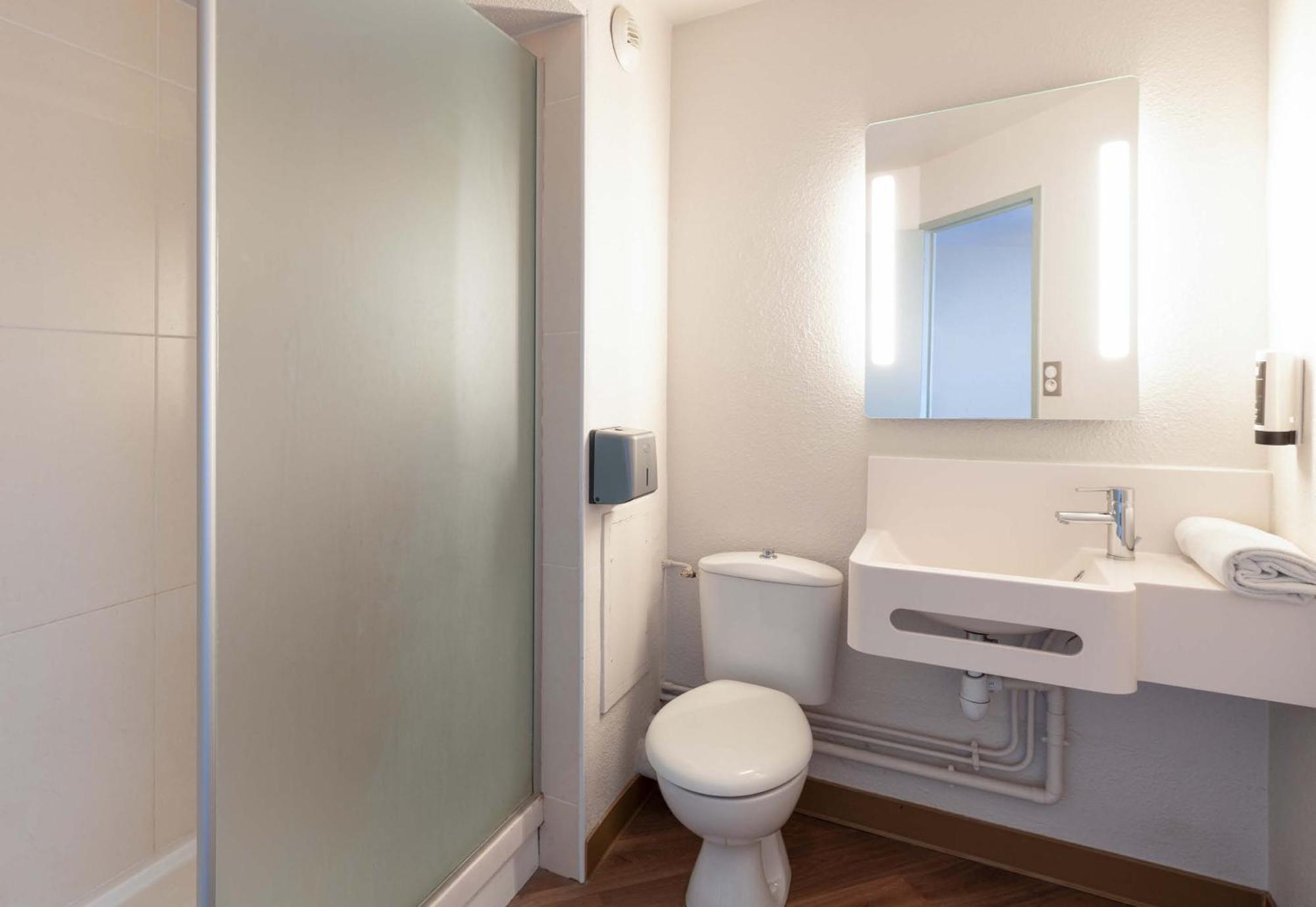 B&B Hotel Lyon Grand Stade Meyzieu Kültér fotó